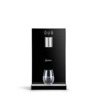 Wasserspender Welltec Cube Compact mit einem Glas Wasser